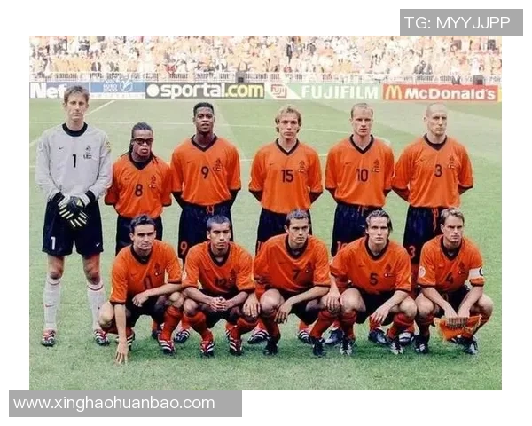 荷兰足球历史前十名球员排行榜及其精彩表现回顾