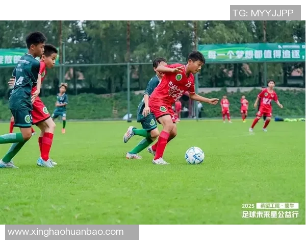 北京足球星闪耀绿茵展现拼搏精神引领城市体育发展新风貌 北京足球星闪耀绿茵展现拼搏精神引领城市体育发展新风貌